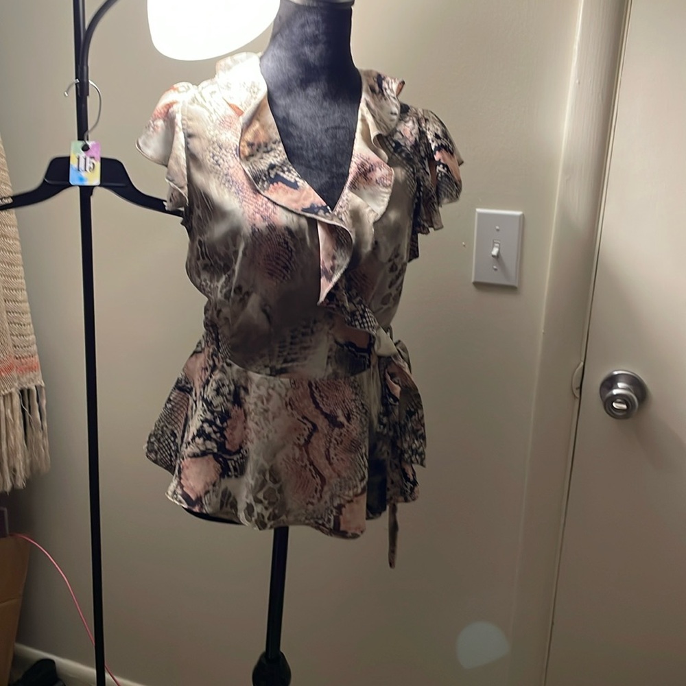 GUC ABBELINE snakeskin print peplum blouse sz M 115